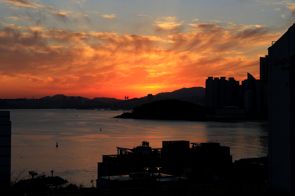 泊まった部屋からの夕焼け