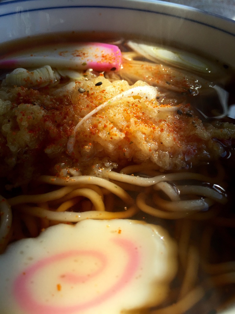 神々しい天ぷら蕎麦