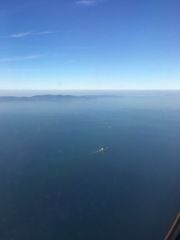 向こうに微かに明石大橋