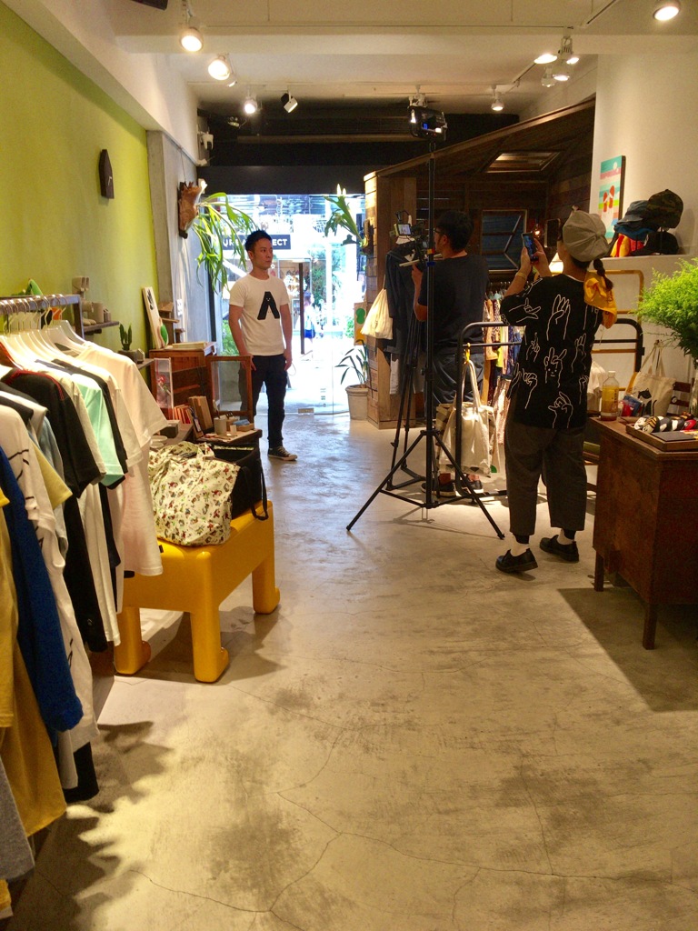 取材中