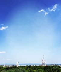 太陽の塔と観覧車