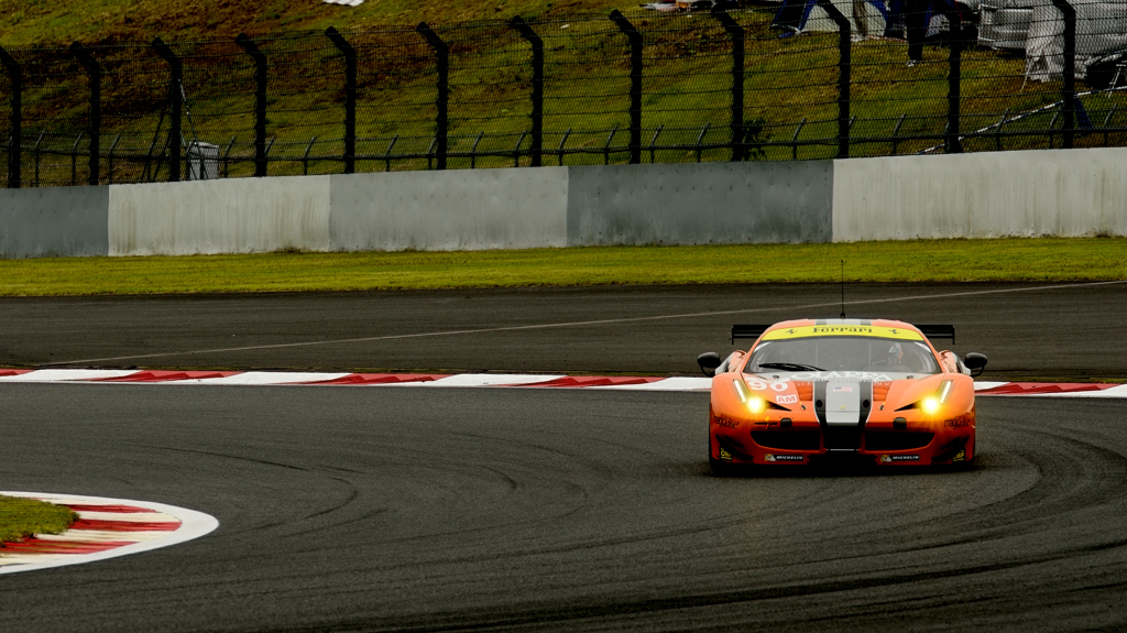オレンジのフェラーリもカッコイイ！