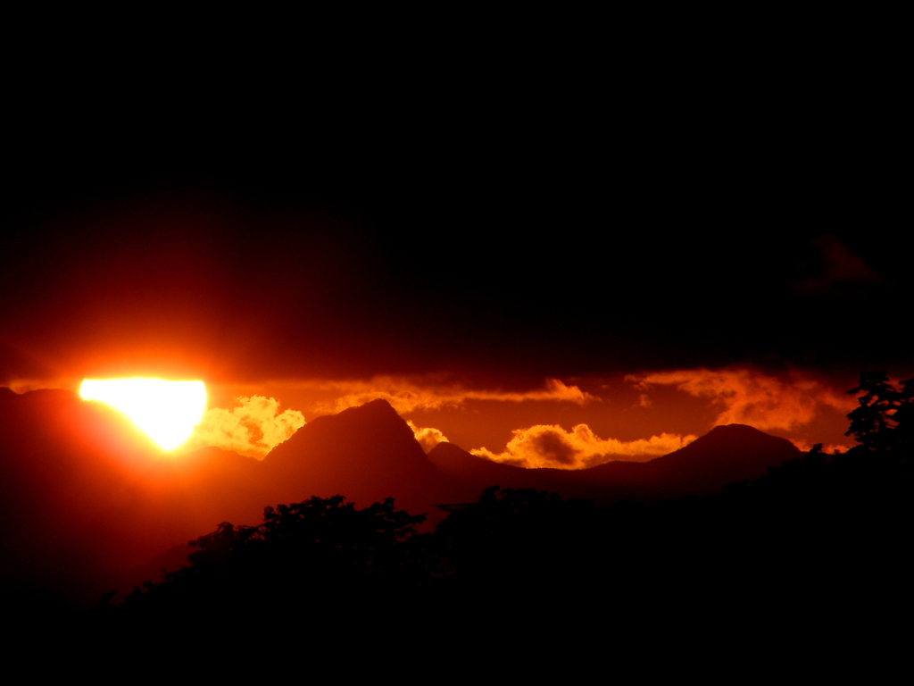 花火大会前の夕日