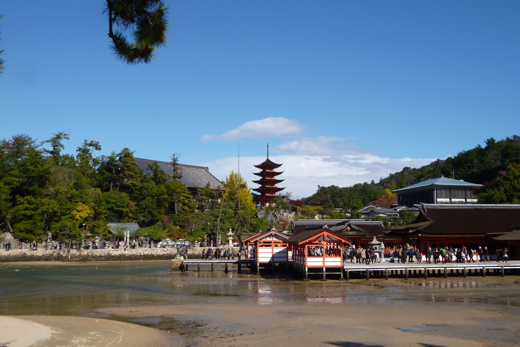厳島神社と五重塔