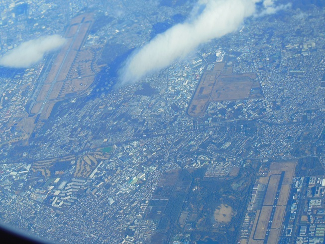 ♪横田基地（左）と立川飛行場(右）
