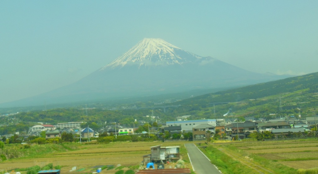 4/18　新幹線からの富士山