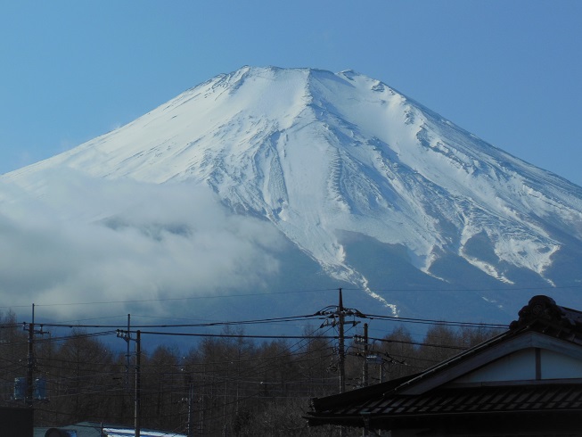 雲がどいて姿を見せてくれました^^　山中湖畔