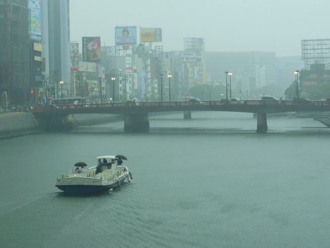♪雨の博多