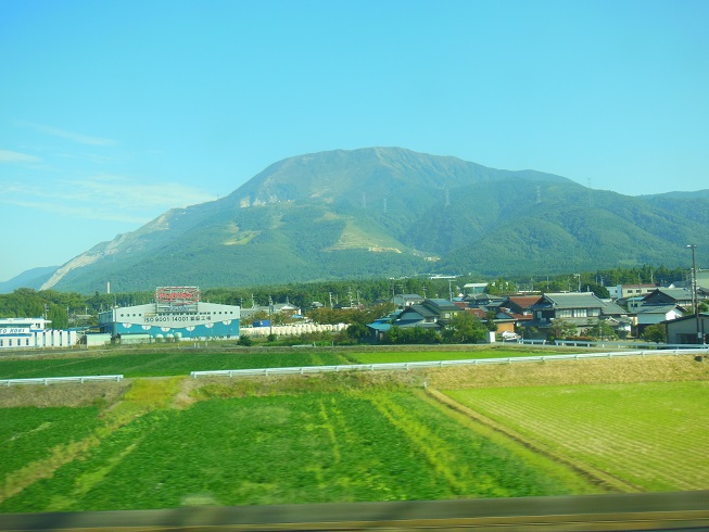 新幹線からの伊吹山♪傾いている。。