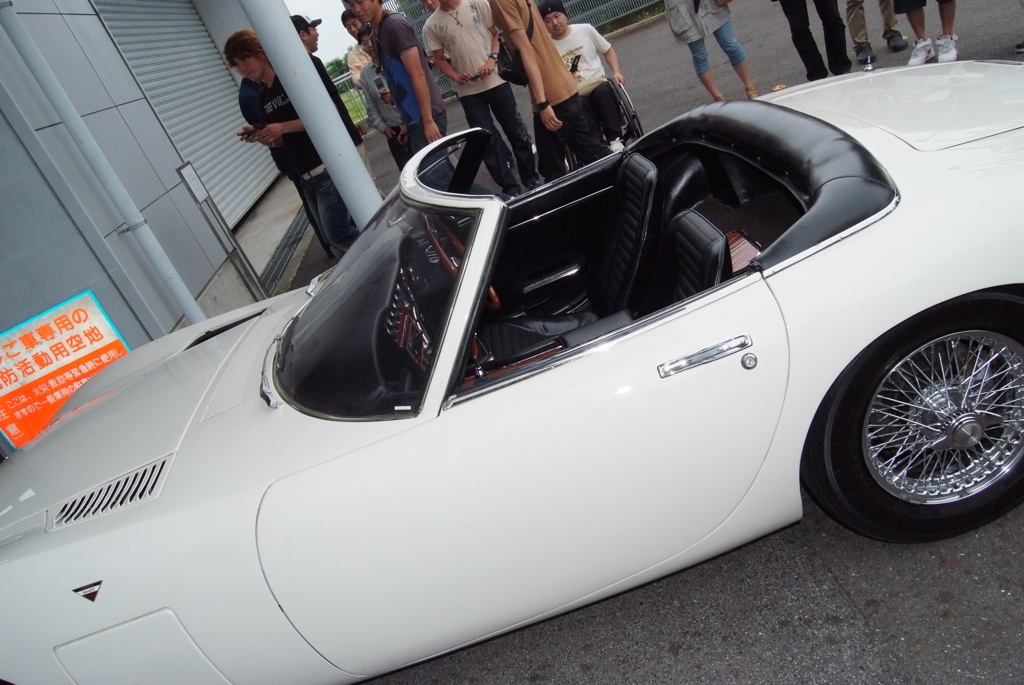TOYOTA 2000GT