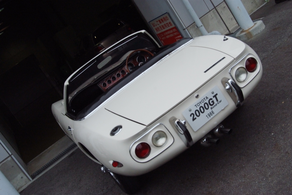 TOYOTA 2000GT