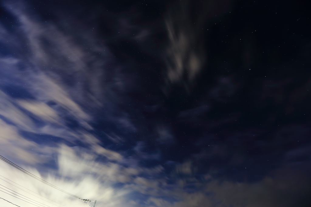 雲の切れ間の星