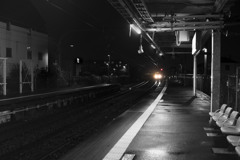 雨のホーム