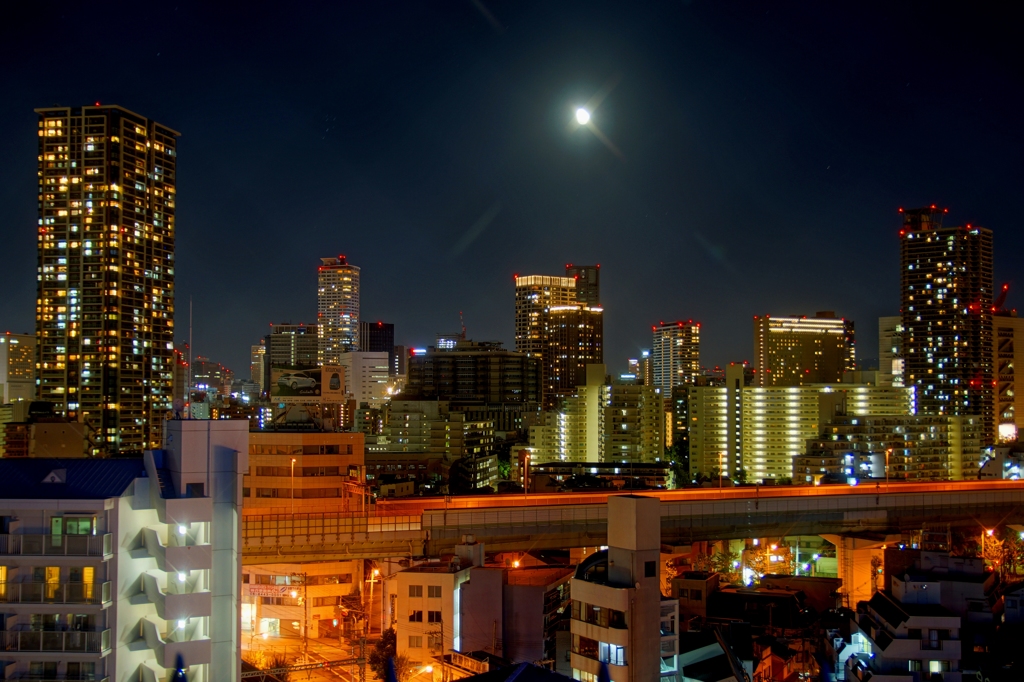 大阪の夜景とお月様