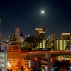 大阪の夜景とお月様