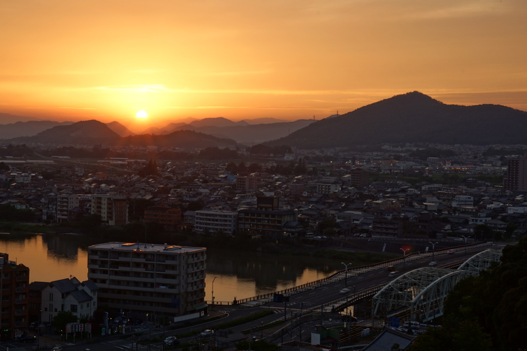 夕焼けとツインブリッジ