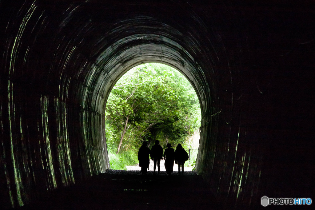眩い未来　～廃線跡　トンネルの出口～