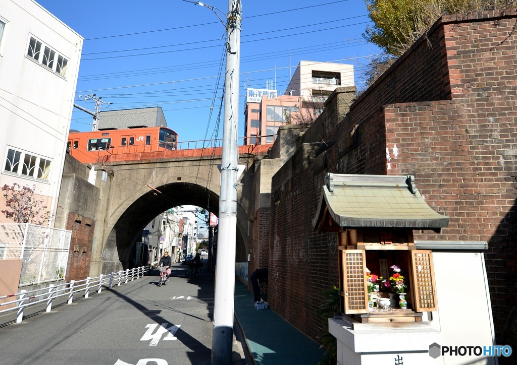 環状線アーチ橋　「地蔵尊」