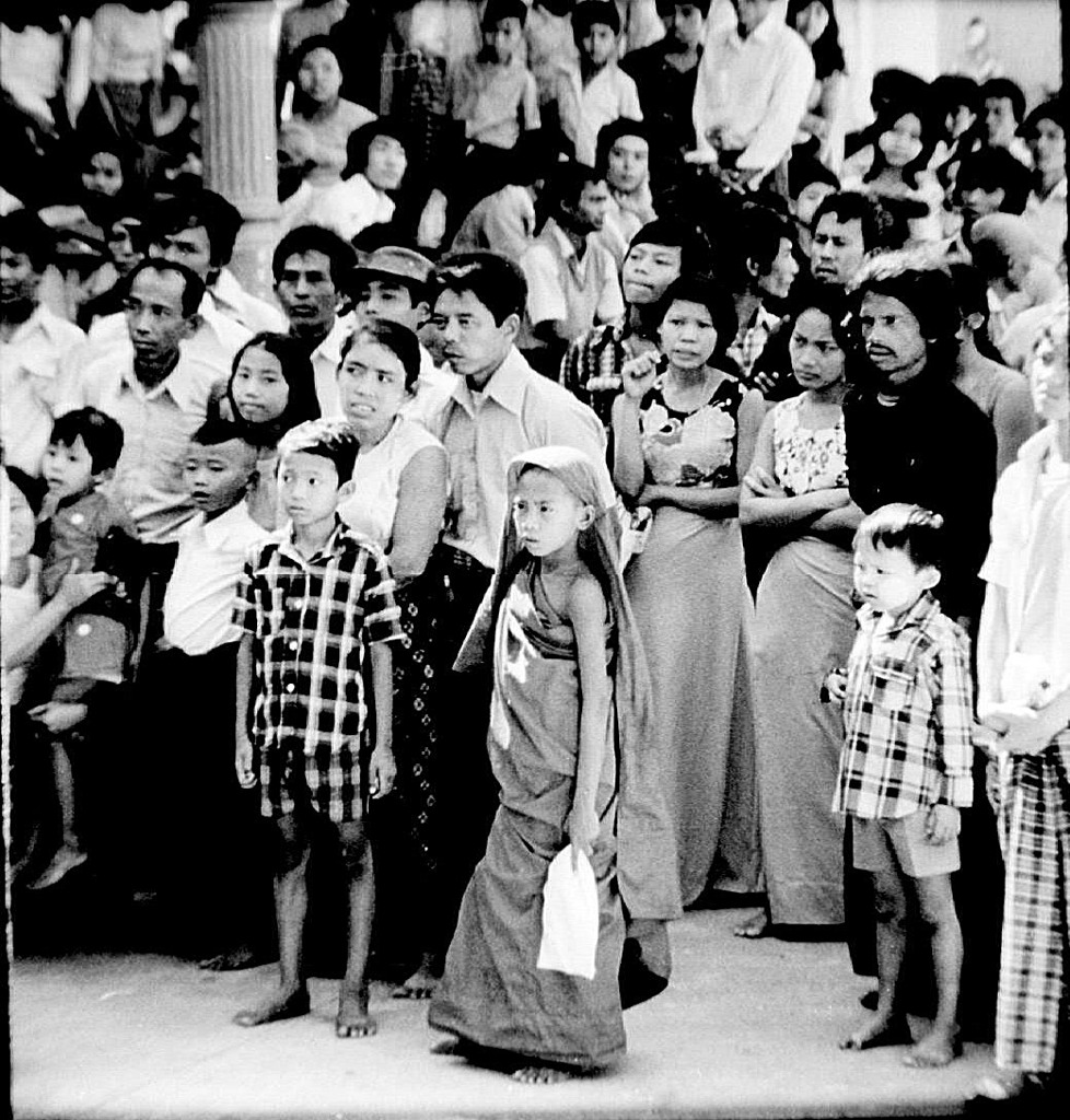 35年前、ミャンマー、その笑顔（２）７－４「僧侶」