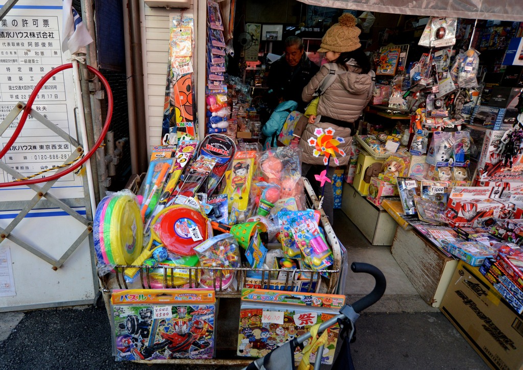 巣鴨地蔵通り商店街「羽子板」