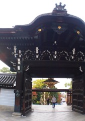 京都　本願寺大谷本廟　「静かにして贅」