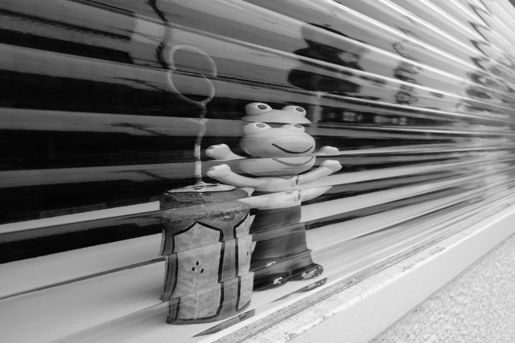 埼玉県大宮西口界隈撮影行（２）　６－３「ガラス越し」