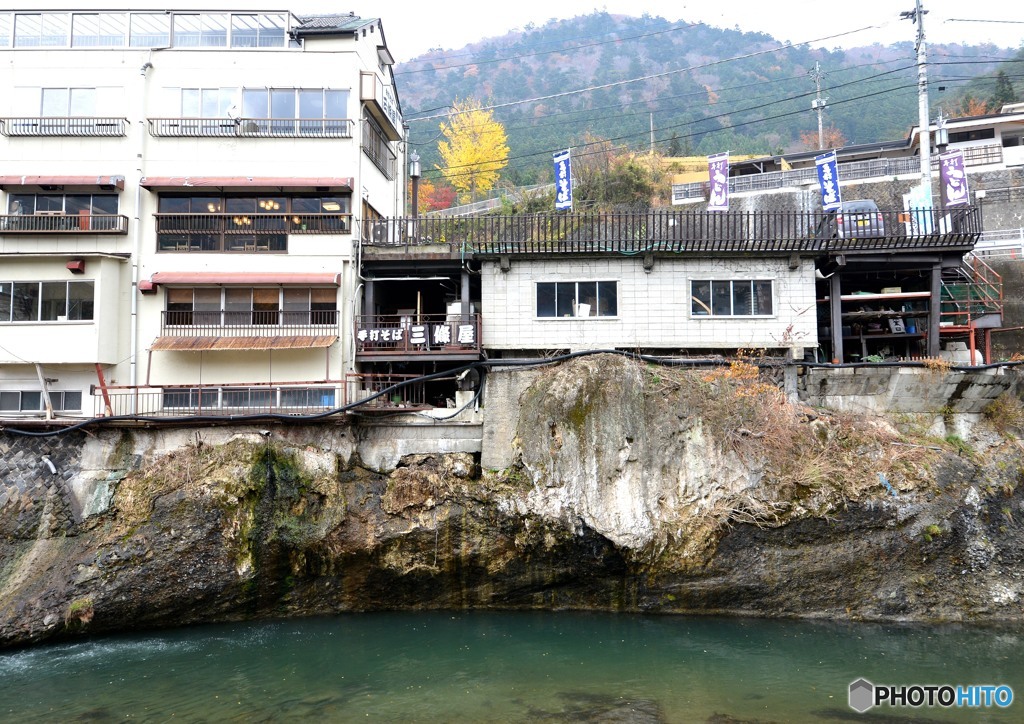 岩稜建築「手打ちそば三條屋」