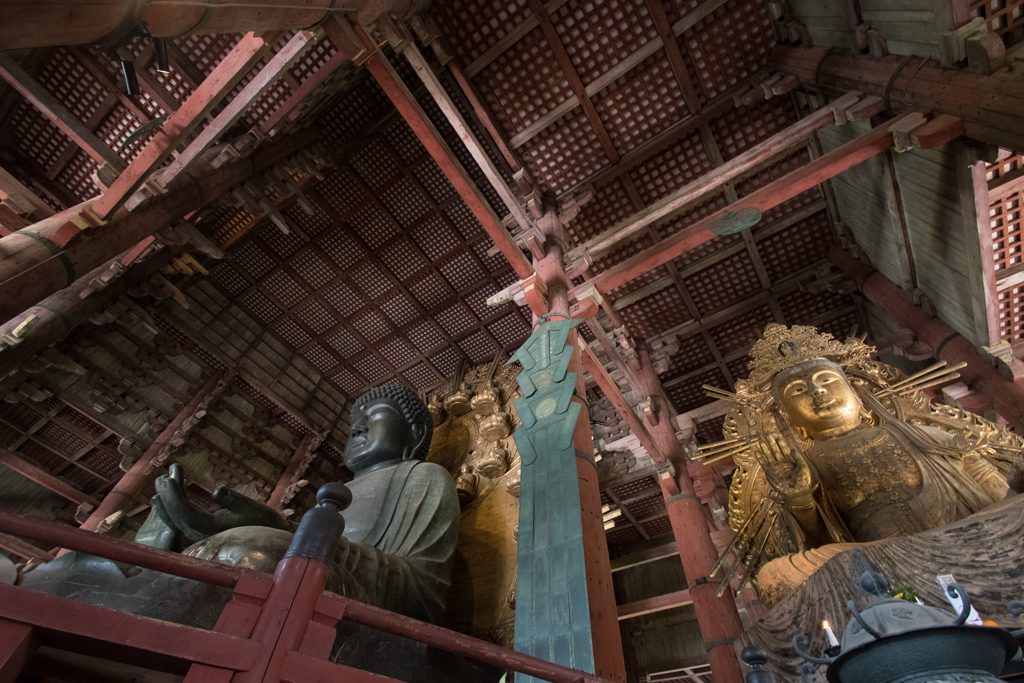 「宇宙」（奈良東大寺大仏殿）