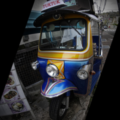 tuktukのあるタイ料理店