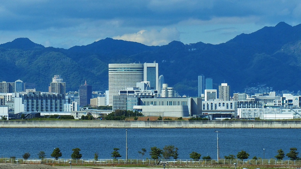 六甲山と市街地