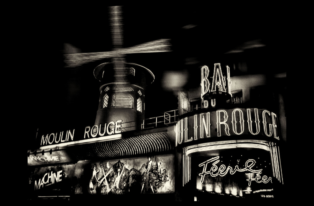 MOULIN ROUGE