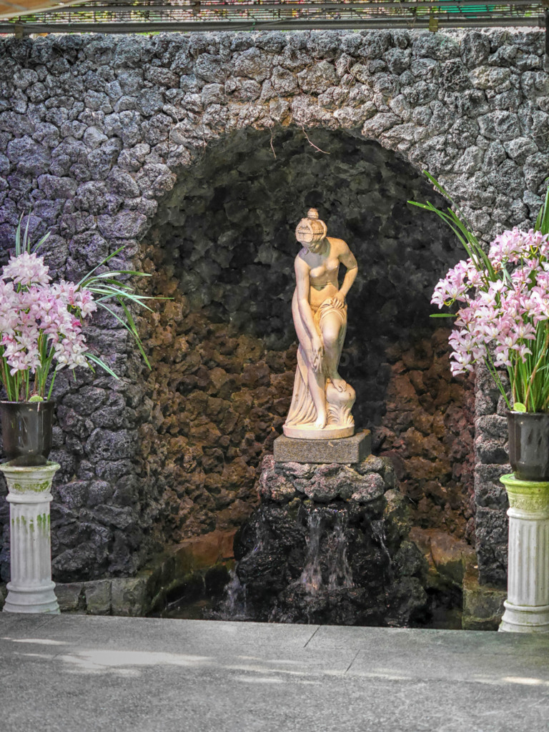 湯浴みするヴィーナス