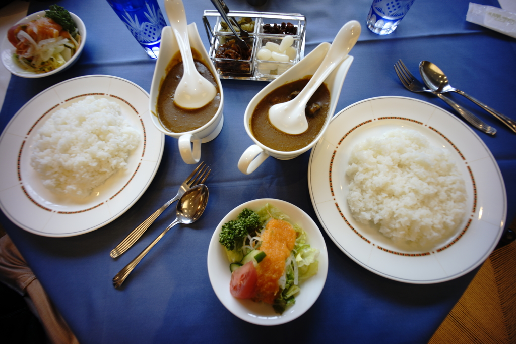 カレーを食べに