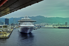 接岸する Golden Princess