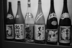 師走・慌ただしさに酒瓶も汗をかく