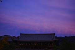 東山三十六峰のひとつ華頂山 知恩院山門