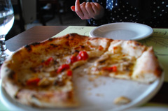 ピッツァ窯で焼いたピザ