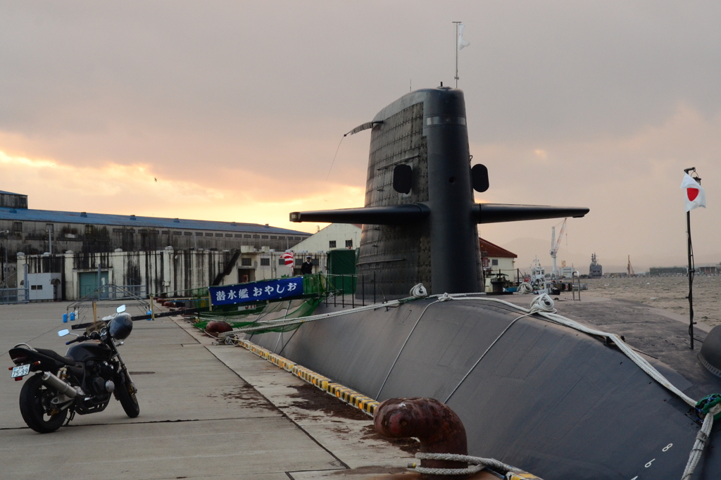 潜水艦のある風景