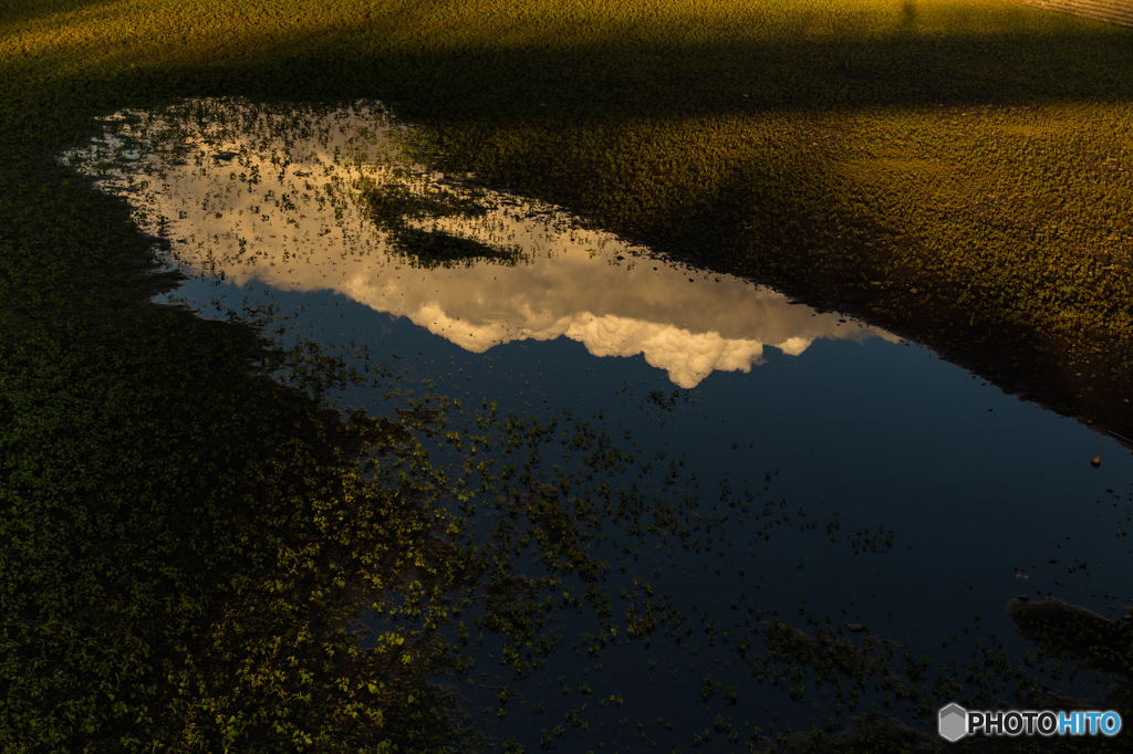 -  cloud on the water-