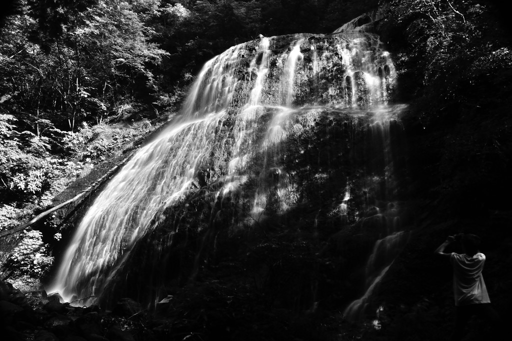 Photographer of waterfall_01