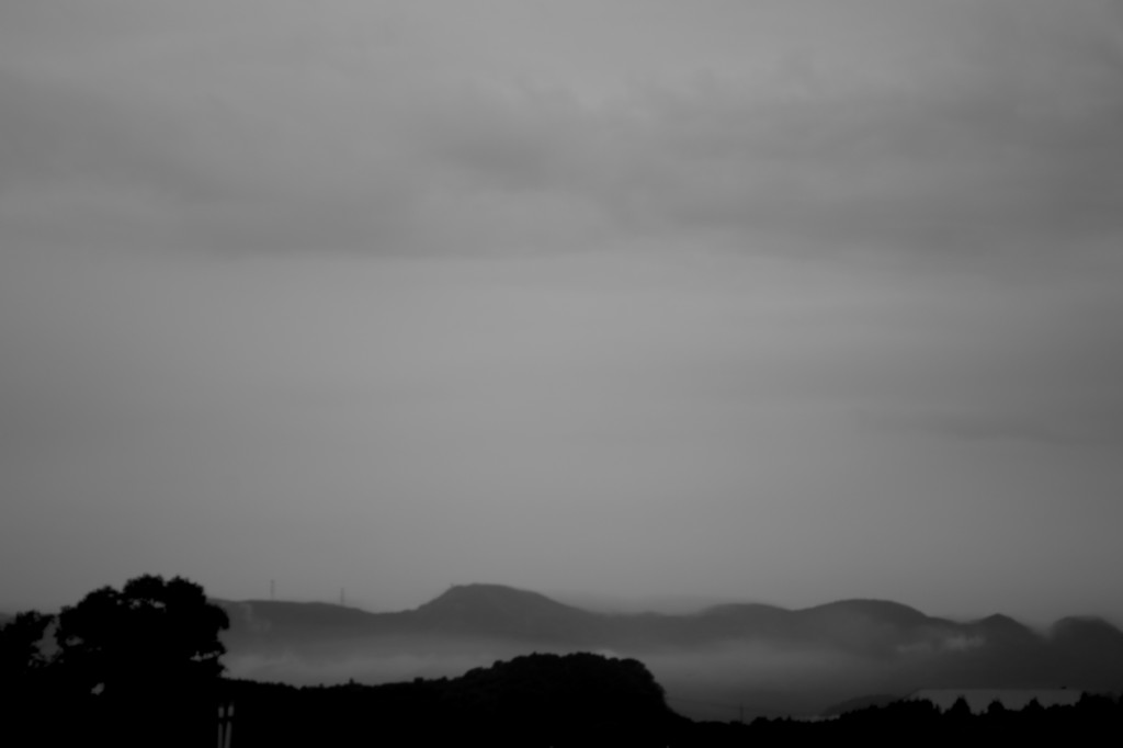 Morning view朝景 朝もやモノクロ