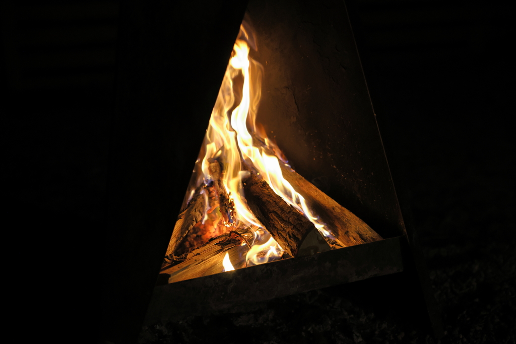 グランピングの焚火