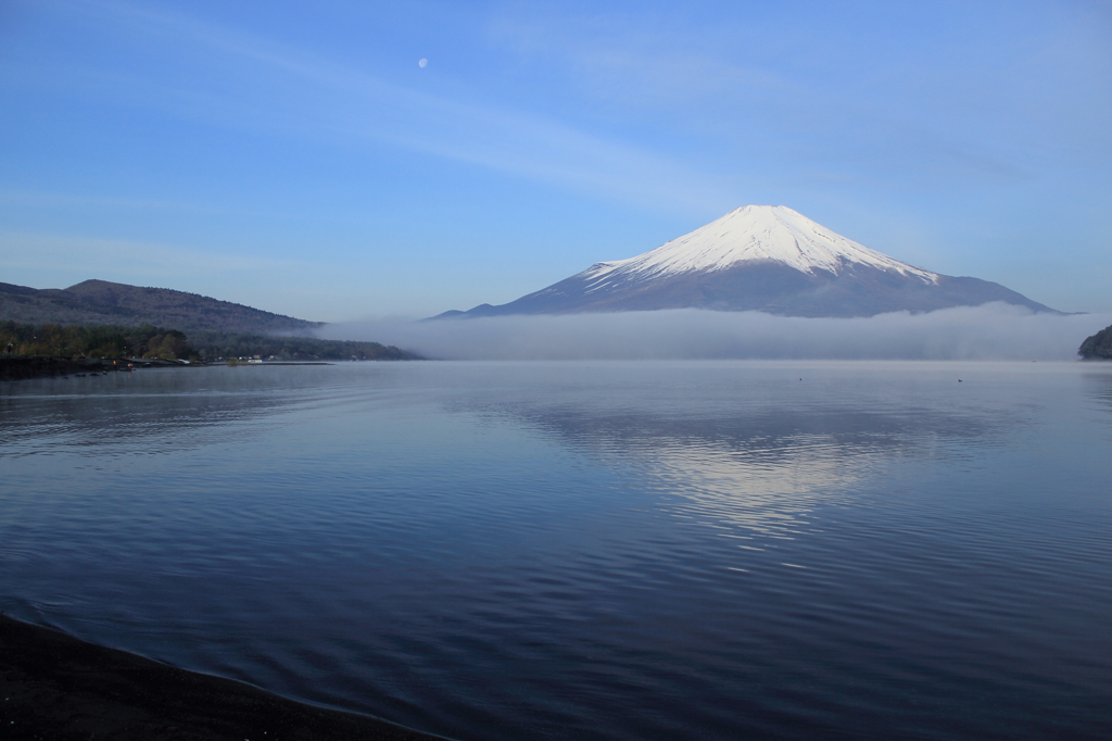 山中湖（平野湖岸）からの富士山