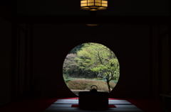 あの窓