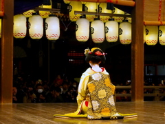 八坂神社での舞妓さん