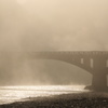 朝霧に浮かぶ境橋