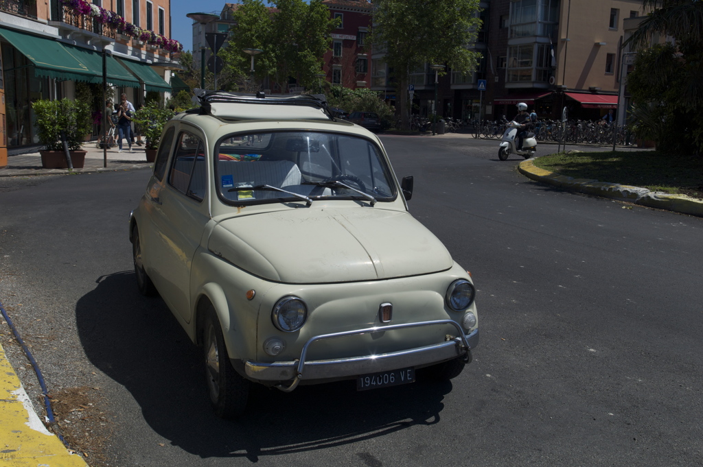 RIDO島のFIAT500