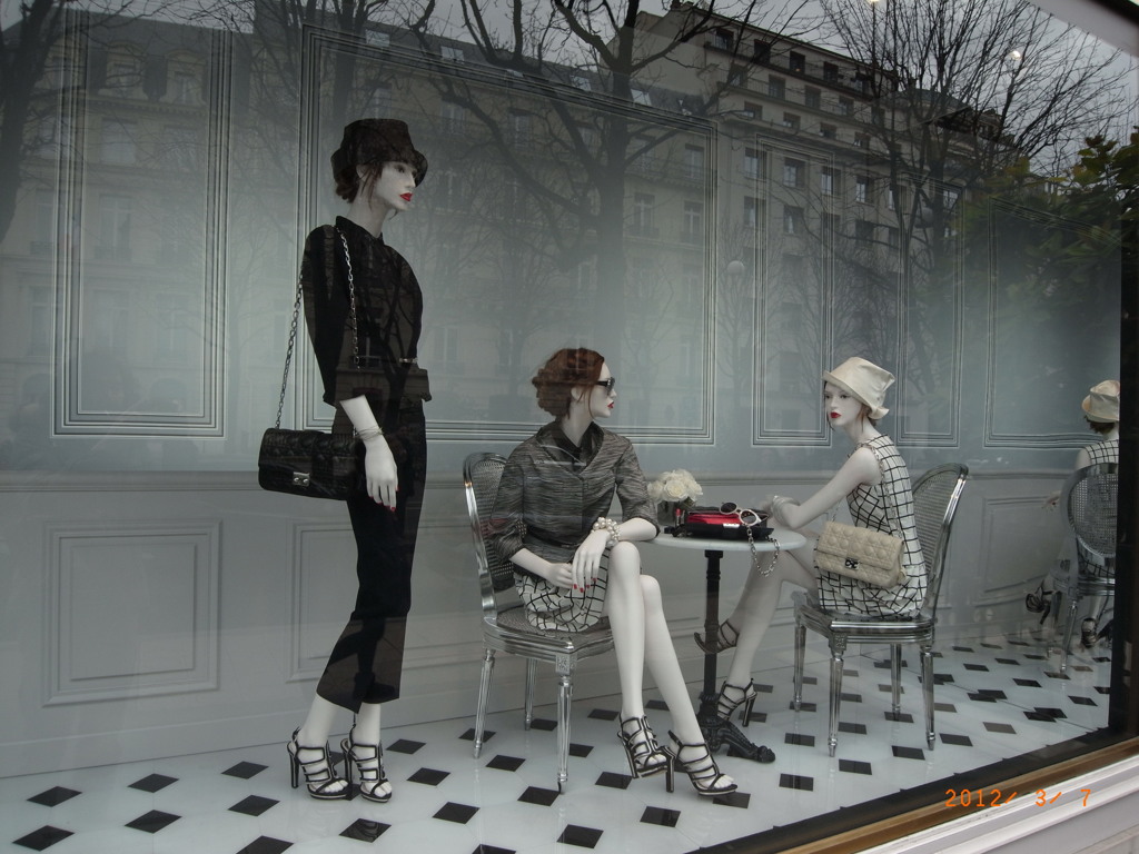 DIORのウィンドウ