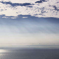 海と光と空