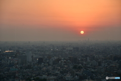 都会の夕暮れ
